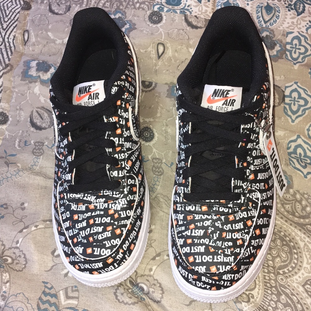 NIKE Air Force 1